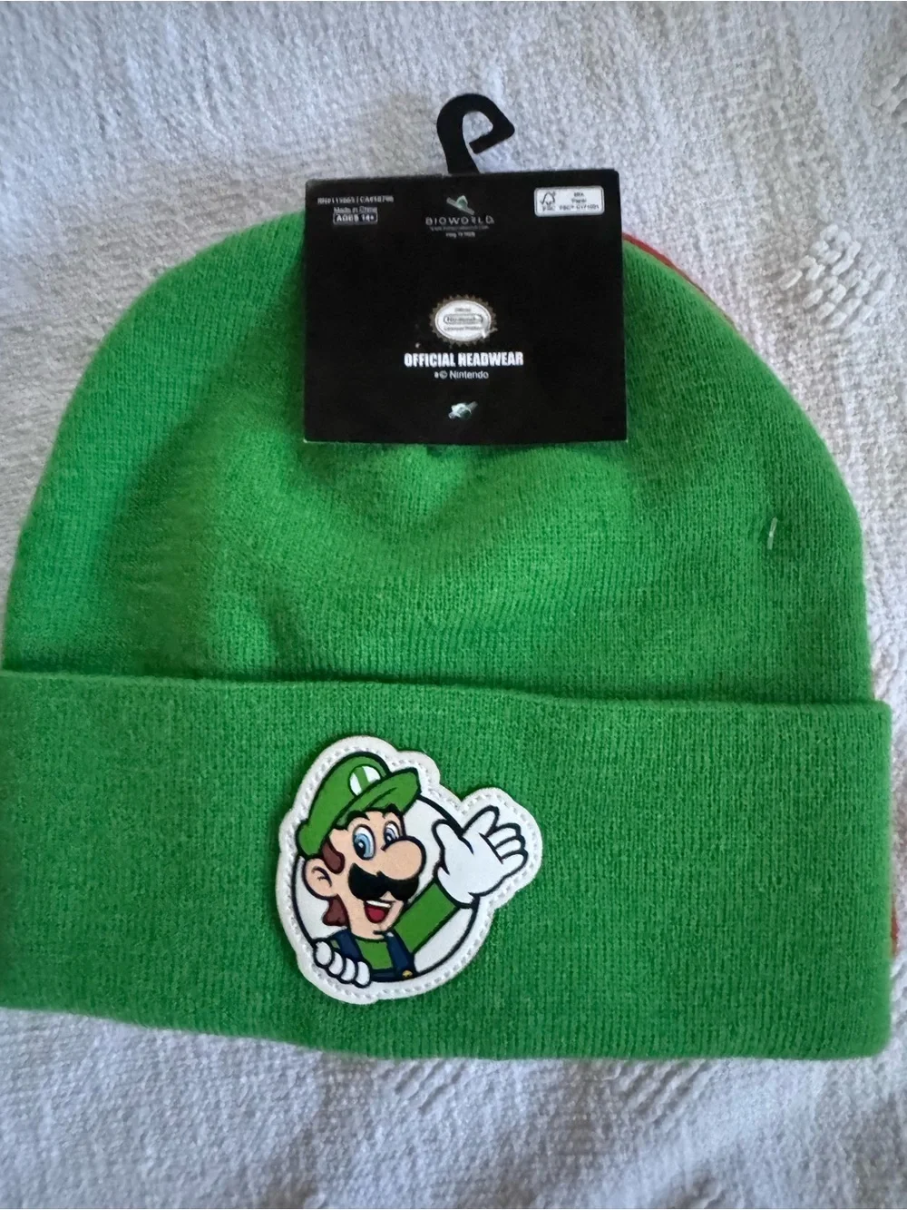 NWT-Adult Super Mario Bros. Nintendo Peek-A-Boo Beanie - One Size Fits Most 2 K1